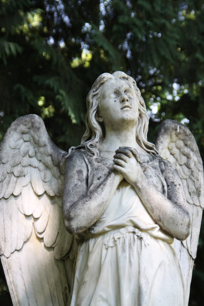 Engel-Skulptur auf dem alten Friedhof in Bonn, Foto von Felix Emmelmann