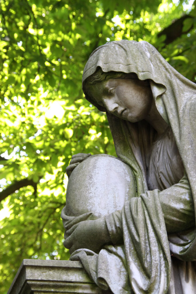 Skulptur auf dem alten Friedhof in Bonn, Foto von Felix Emmelmann